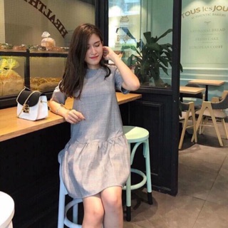 Váy kẻ đuôi cá viền sọc tay
