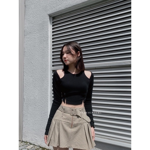 Áo croptop xẻ vai Calu