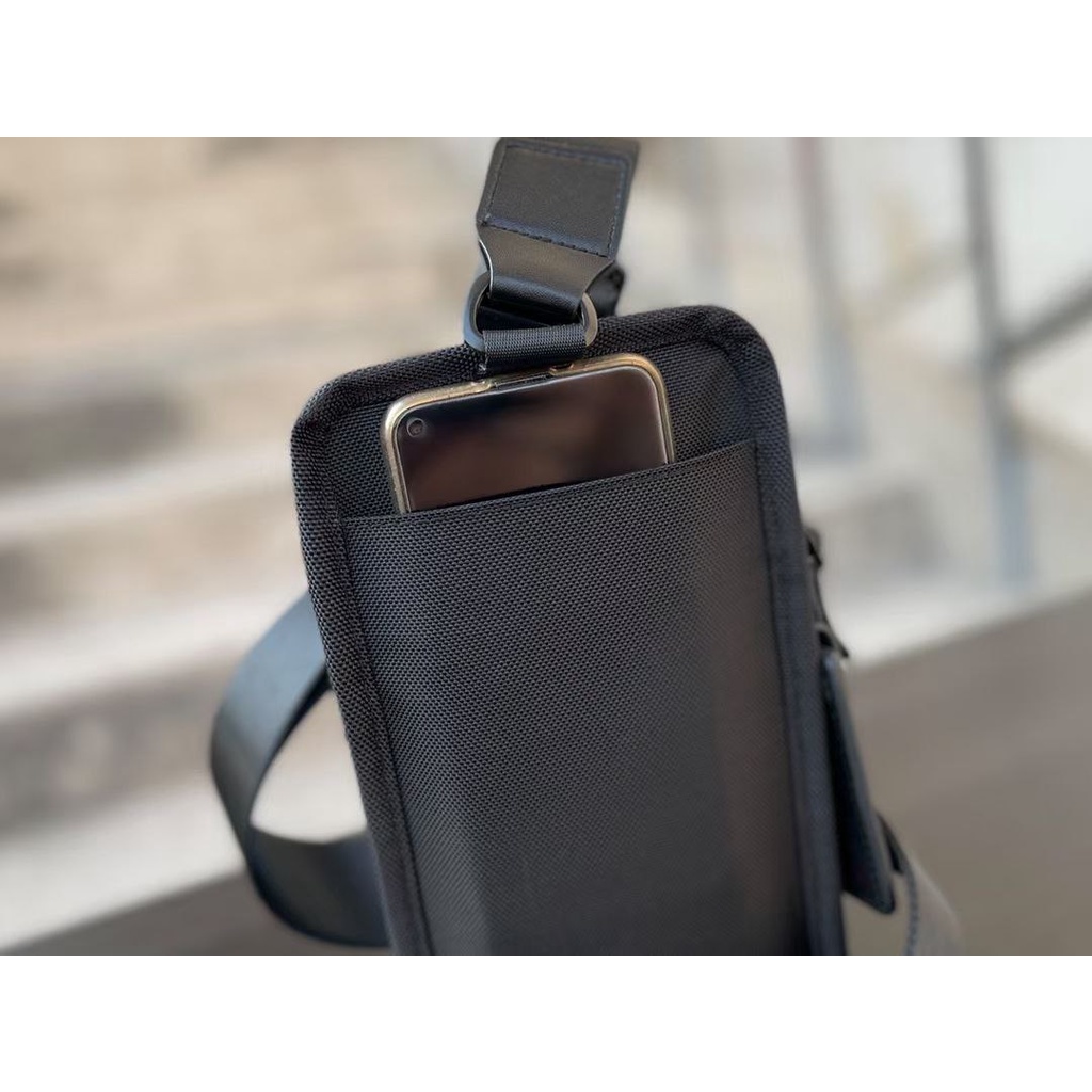 Túi đeo chéo Tumi Alpha thiết kế đơn giản hợp thời trang