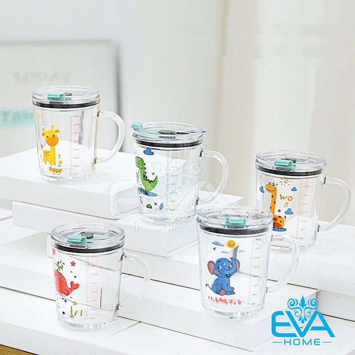 Ly Quai Thuỷ Tinh Chia Vạch Hoạ Tiết Hoạt Hình Có Nắp Đậy Kín Hơi Pha Sữa Cho Bé 350 Ml Tặng Kèm Ống Hút Silicone