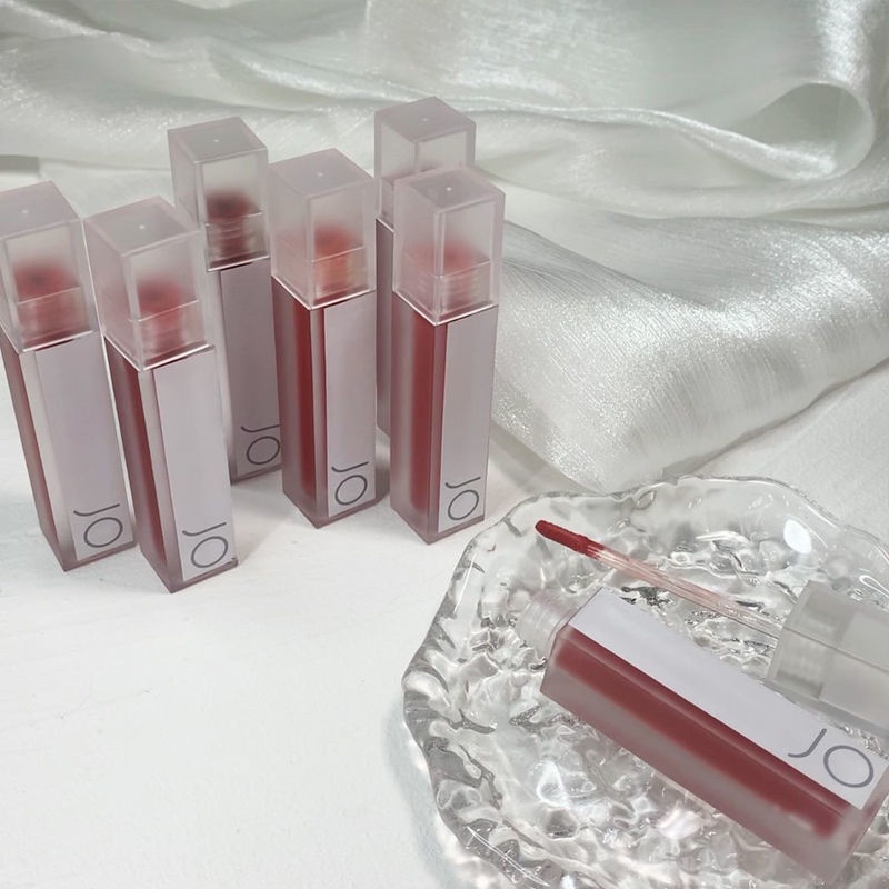 Son Môi Bùn Dạng Ống Màu Trắng Dâu Tây Trong Suốt Có Vỏ Màu Trắng