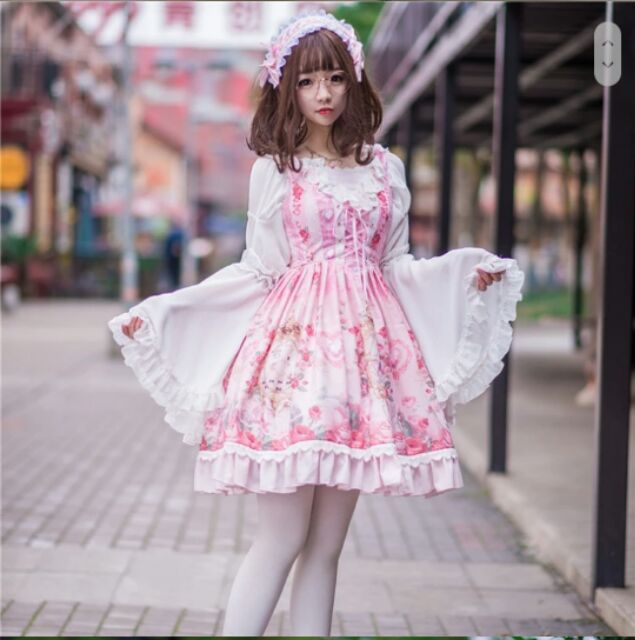 Áo blouse Lolita tay xòe cổ bèo