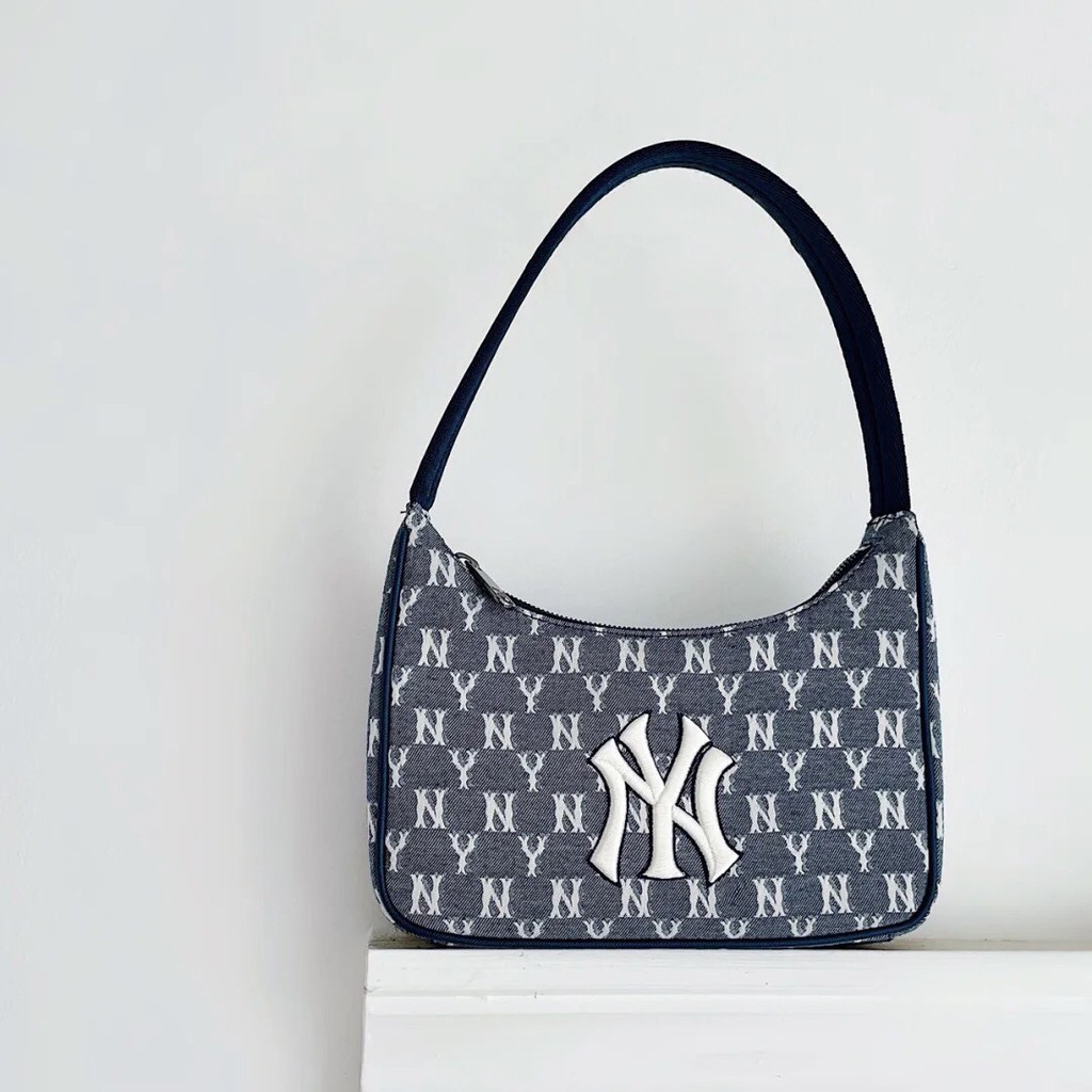 Túi kẹp nách thêu chữ mẫu 2