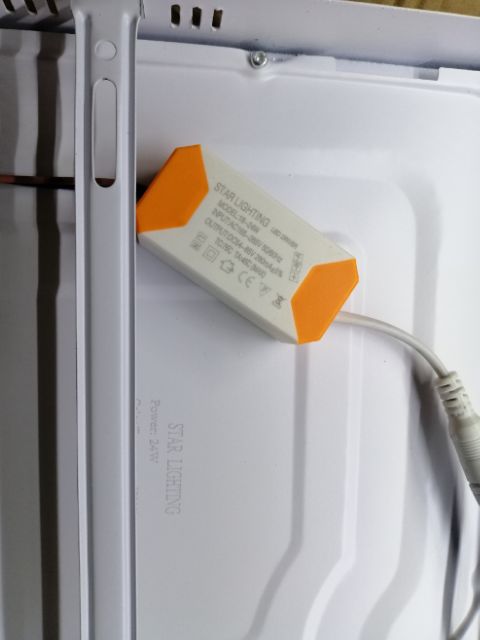 Đèn ốp trần 24w 220v