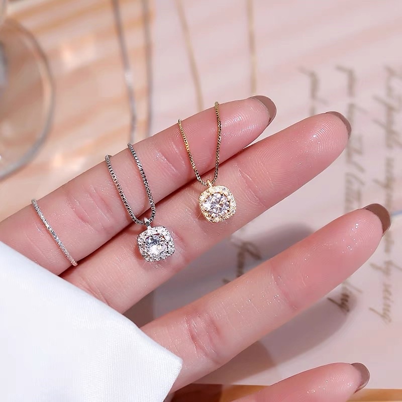 Dây chuyền mặt đá vuông nhỏ