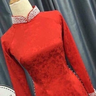 Áo dài gấm trơn kết ngọc