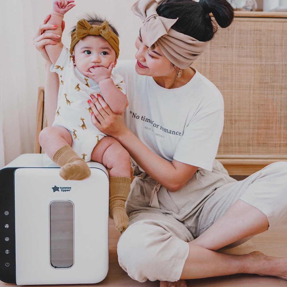 Máy tiệt trùng bằng tia UV và sấy khô Tommee Tippee