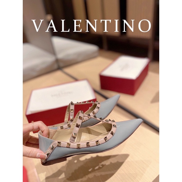 Giày búp bê mũi nhọn quai đinh tán độc đáo màu trơn thương hiệu Valentino cao cấp da thật