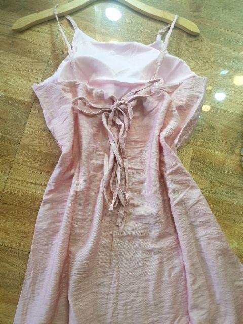 Đầm maxi hồng + trắng hở lưng