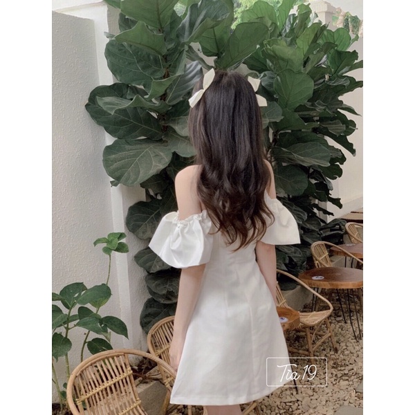 Váy cổ yếm xếp ly tay bồng Tia 19. Váy cổ yếm xếp ly trắng