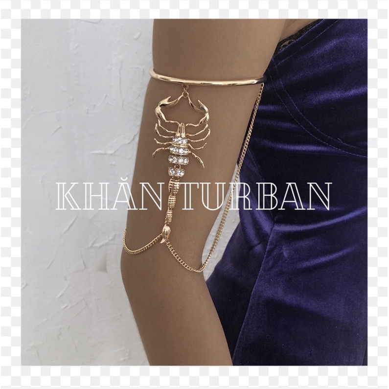 Vòng đeo bắp tay đính đá hình con bọ cạp