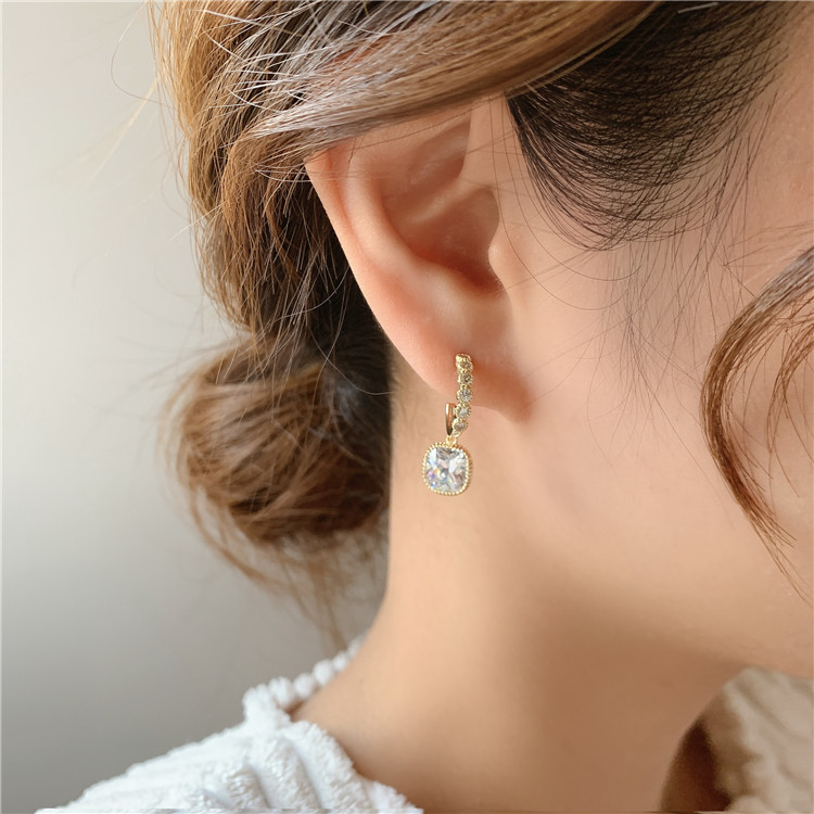 Khuyên Tai Nữ Hình Chữ C Thời Trang Hàn