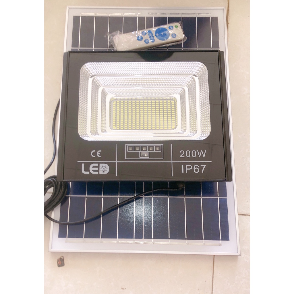 Đèn Pha Năng Lượng Mặt Trời K 100w Ip67 chuẩn kích thước bảo hành 2 năm