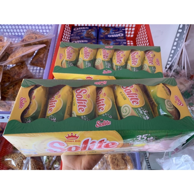 Bánh bông lan cuộn kem