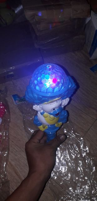 Giáng Sinh _Một cây đèn choi Noel hình chú Vịt bằng nhựa có nhạc và đèn Led quay 7 màu tặng kèm pin