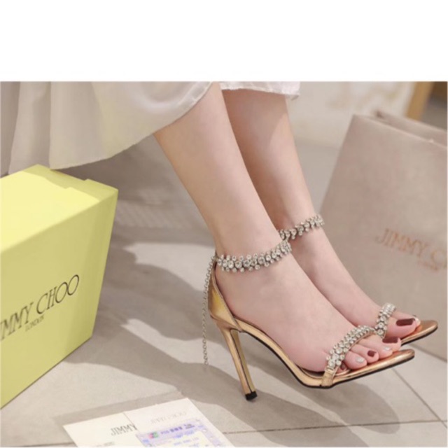 Sandal quai đá gót nhọn Jimmỷ Chỏo xịn sò đen-gold-Bac (chat trước check size ạ)