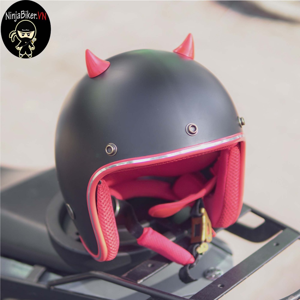 Nón bảo hiểm NTMAX 3/4 màu đen lót đỏ tặng kèm phụ kiện sừng mini đỏ