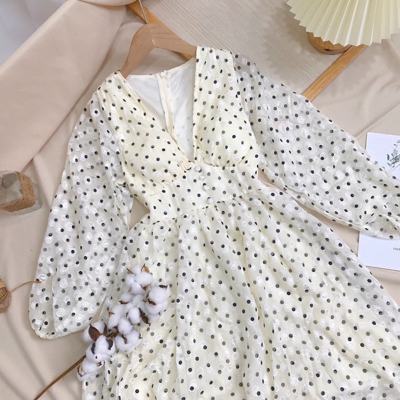 ‼️‼️đầm ren bi cổ v nút bọc,hàng đẹp y hình nè