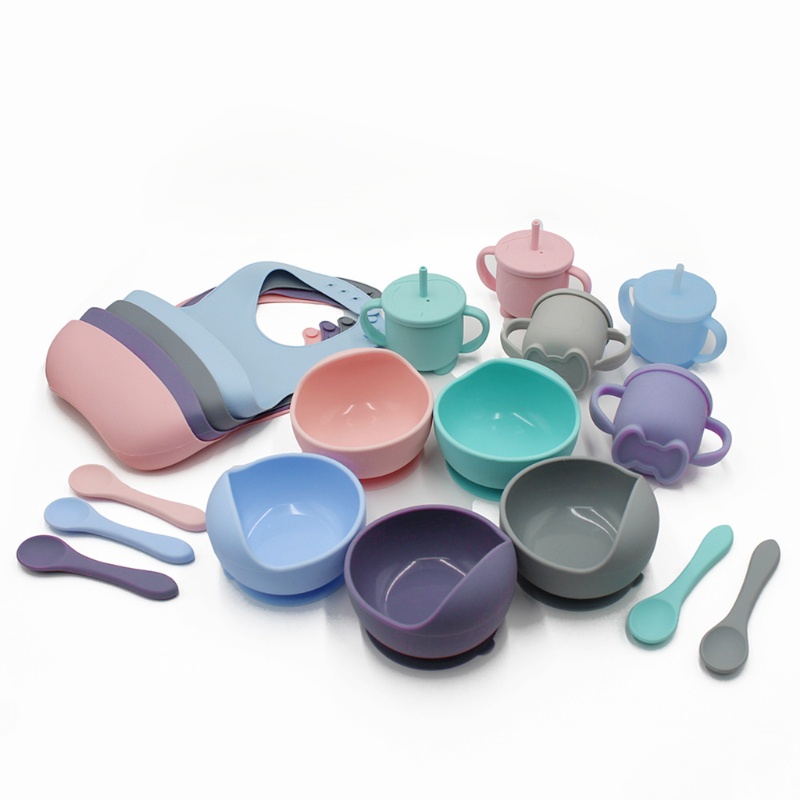 Bộ 4 Dụng Cụ Tập Ăn Gồm Bát / Muỗng / Ống Hút Bằng Silicone Cho Bé Sơ Sinh