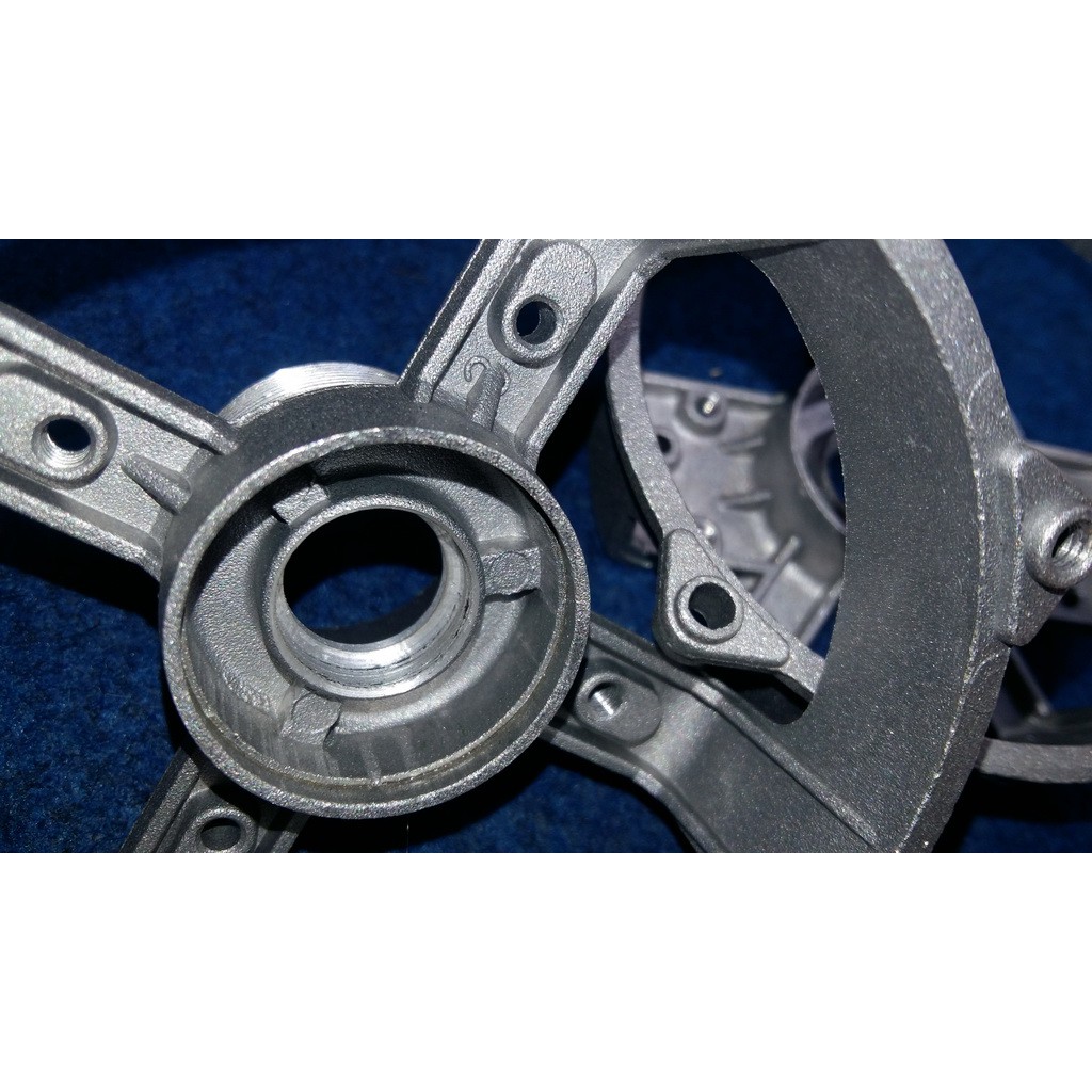 Khung motor quạt gió dân dụng, đã phay lổ 16mm, dùng chế vòng bi 1680  thay thế cho bạc thau thông dụng.