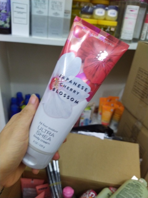 Kem dưỡng body Bath & Body Works 24 Hour Moisture Ultra Shea Body Cream JAPANESE  CHERRY BLOSSOM.