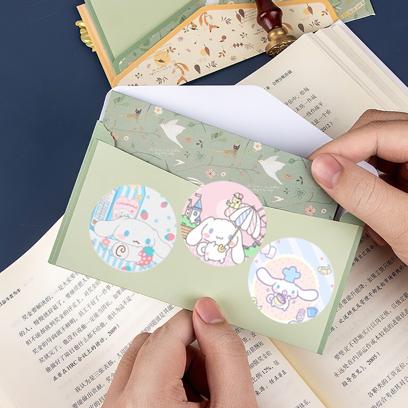500 cái/cuộn Nhãn dán Sanrio dễ thương Hello Kitty/kuromi/ Giấy trang trí quế Nhãn dán giấy cho tài khoản cầm tay Nhãn dán băng keo hoạt hình dễ thương WE