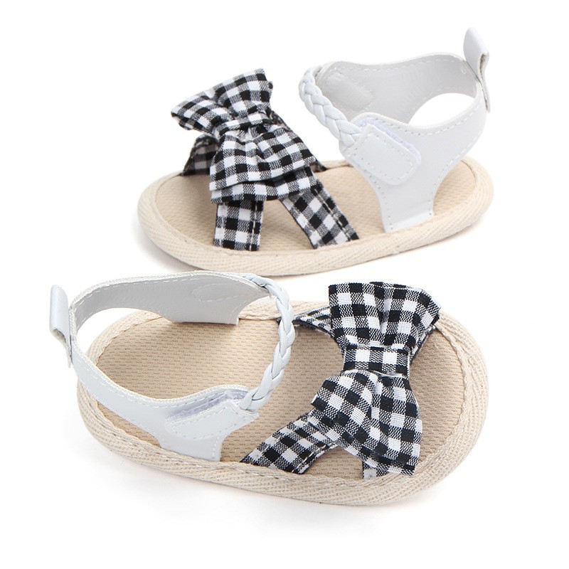 Sandals hoa đế mềm chống trượt cho bé gái