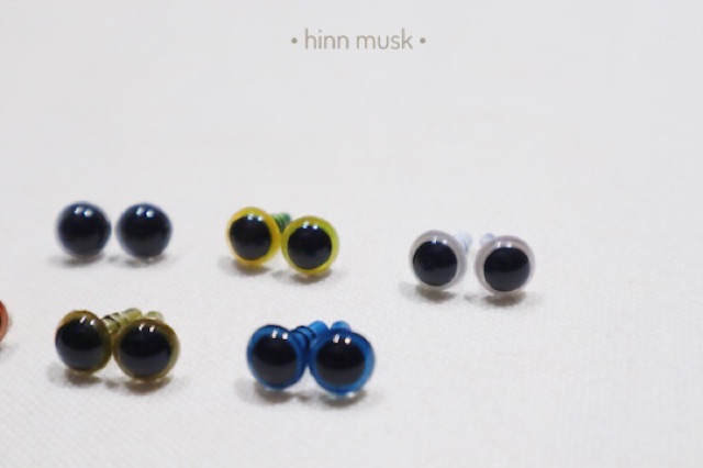 Mắt thú màu có chốt