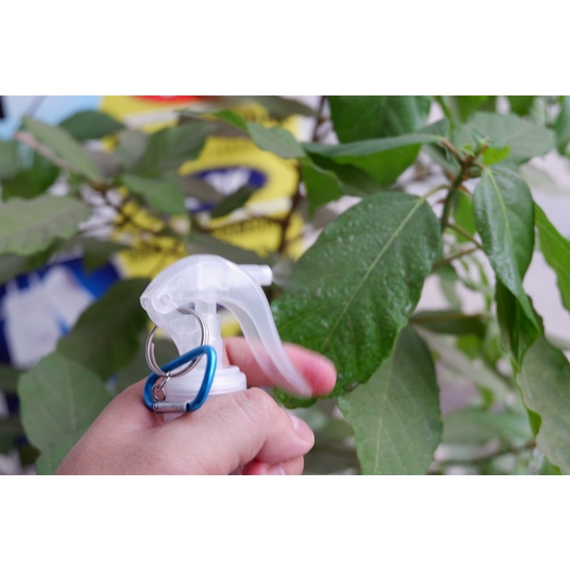 Bình Xịt Rửa Tay khử khuẩn Mini 100ml  Có Thể Tái Sử Dụng Kèm Móc Khóa  Trên đầu xịt có tích hợp khóa gài công