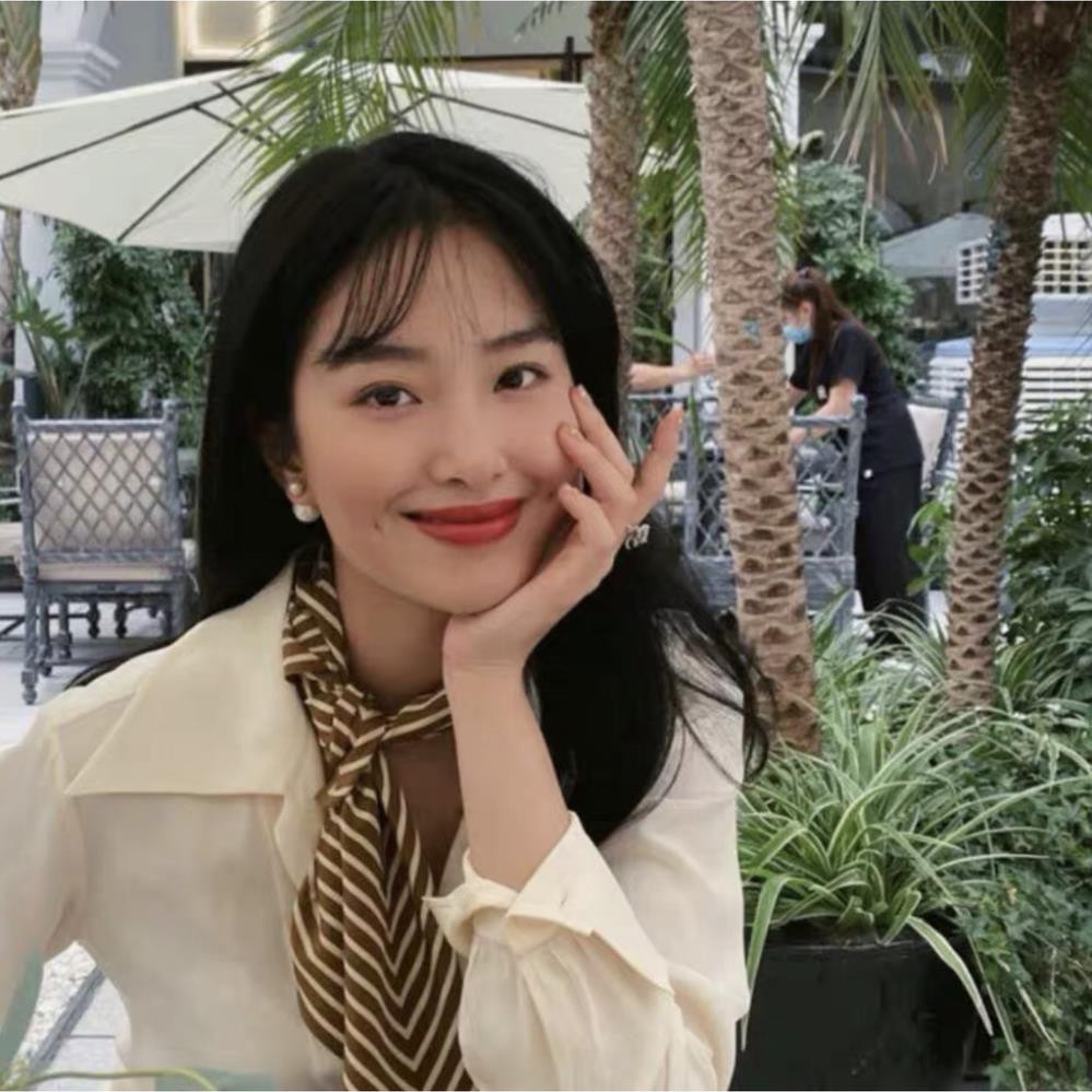 bông tai ngọc trai cao cấp , hạt trai to tròn, đều, chắc chắn sẽ làm bạn trở nên xinh đẹp lỗng lẫy giữa đám đông ạ