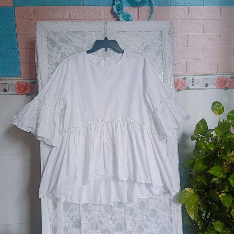 Áo trắng dáng babydoll tay loe rất xinh hàng secondhand bầu bí bon chen Size S M L XL đều mặc oke ạ