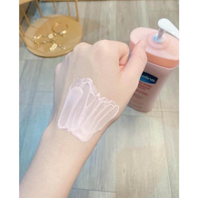 Sữa dưỡng thể vaseline màu hồng heathy white dưỡng ẩm làm sáng và mềm mịn da 725ml