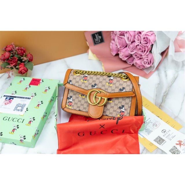 Túi : gucci .