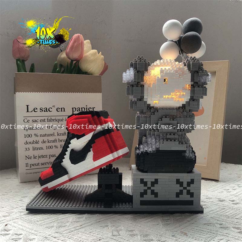 Mô hình lắp ráp ống bút Kwas và giày sneaker có đèn tặng trẻ em bạn trai , decor bàn học 10xtimes