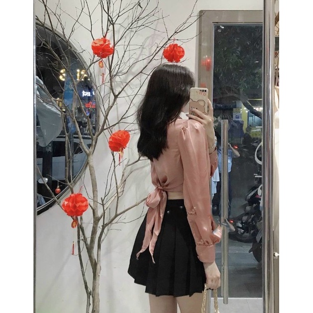 Áo sơ mi lụa nút bọc xẻ tà cột nơ lưng