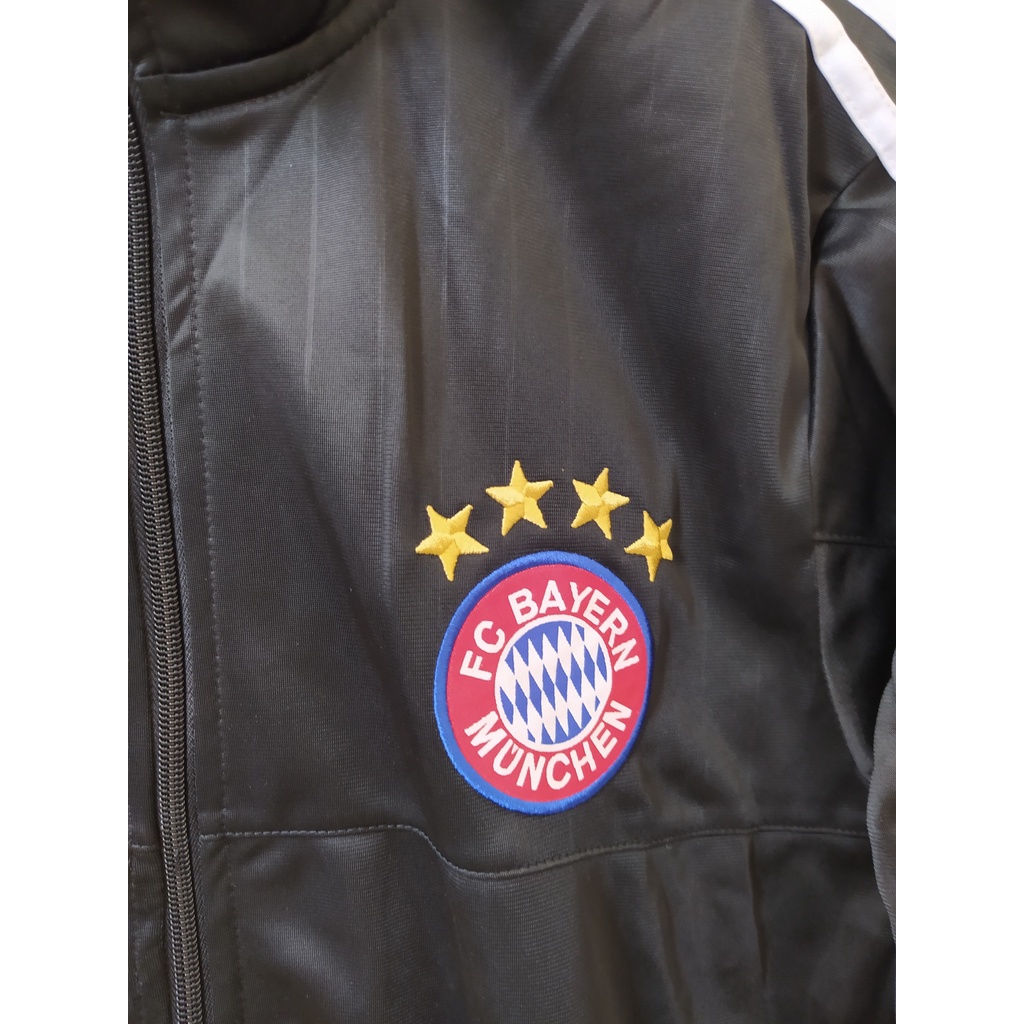 Áo khoác đá bóng Bayern đen