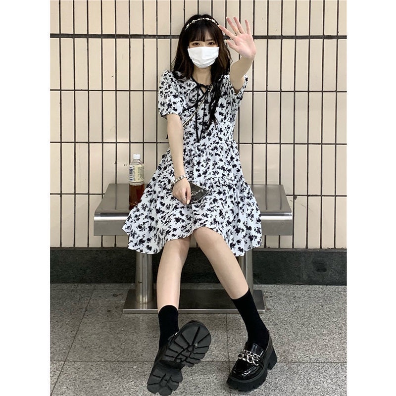 Đầm Chữ A Tay Ngắn Phồng Cổ Chữ V Họa Tiết Hoa Màu Trắng Đen Thời Trang Xuân Hè Phong Cách Hàn Quốc Cho Nữ