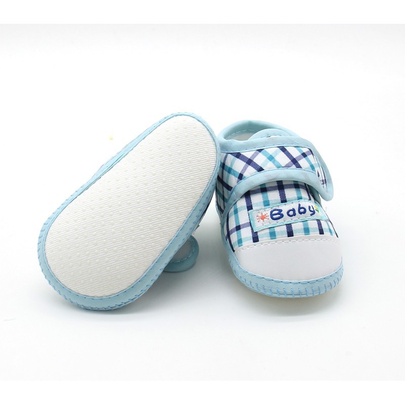 Giày tập đi vải cotton quai gài êm chân và dễ thương cho bé