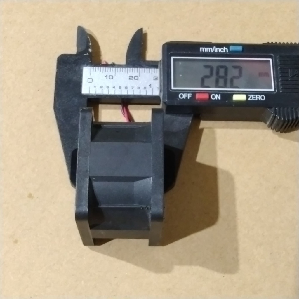 Quạt hút siêu mạnh. kích thước 40mm x 40mm x 28mm. 12v 0.60a ..