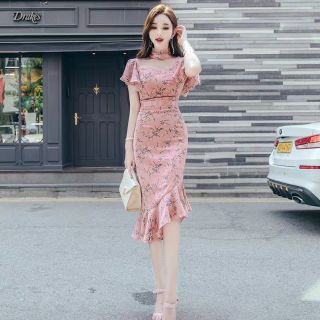 Đầm hồng họa tiết hoa 2020