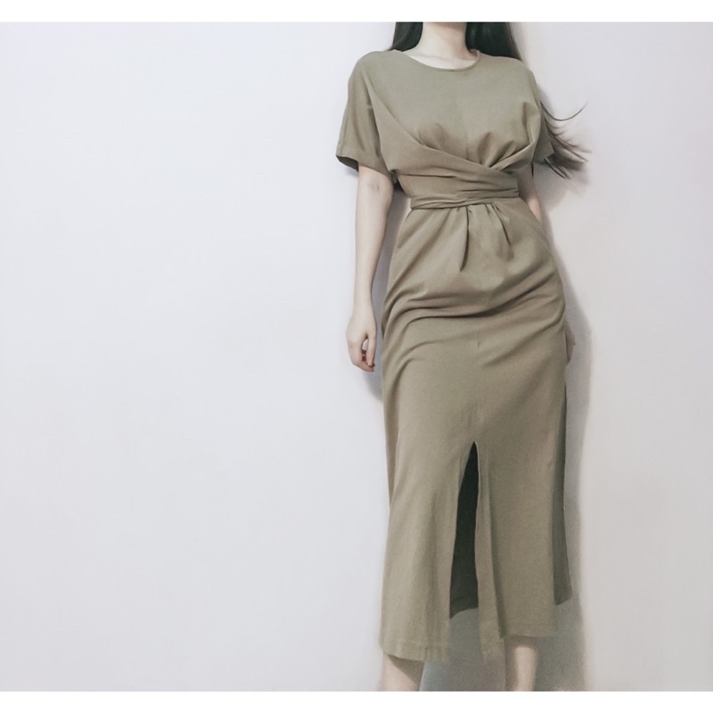 Đầm midi cột dây xoắn eo xẻ tà