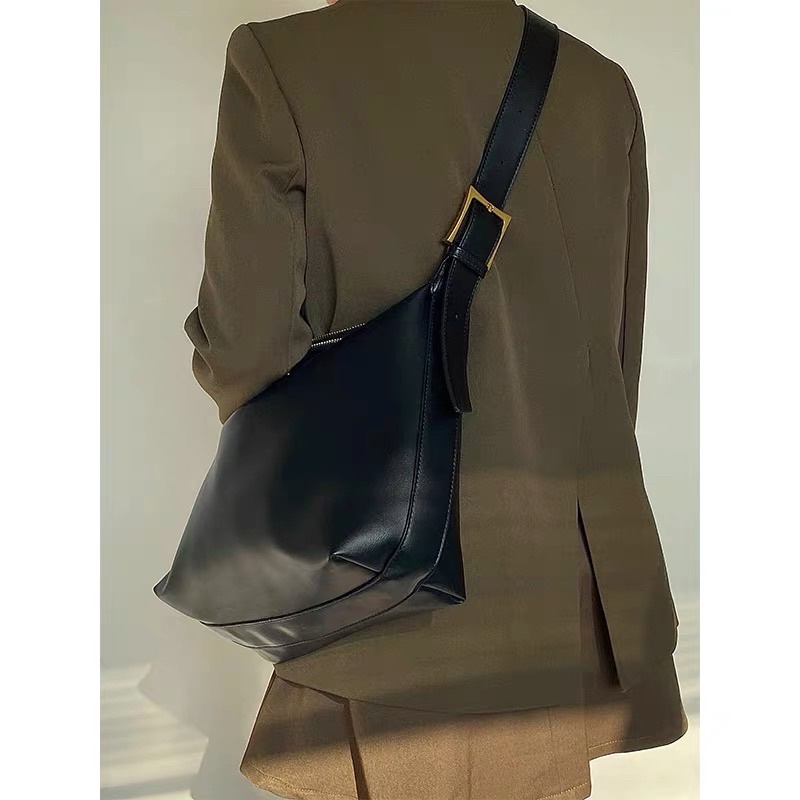 Túi da quai chéo ulzzang