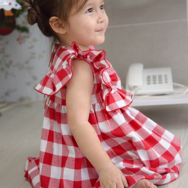 Váy kẻ đỏ caro