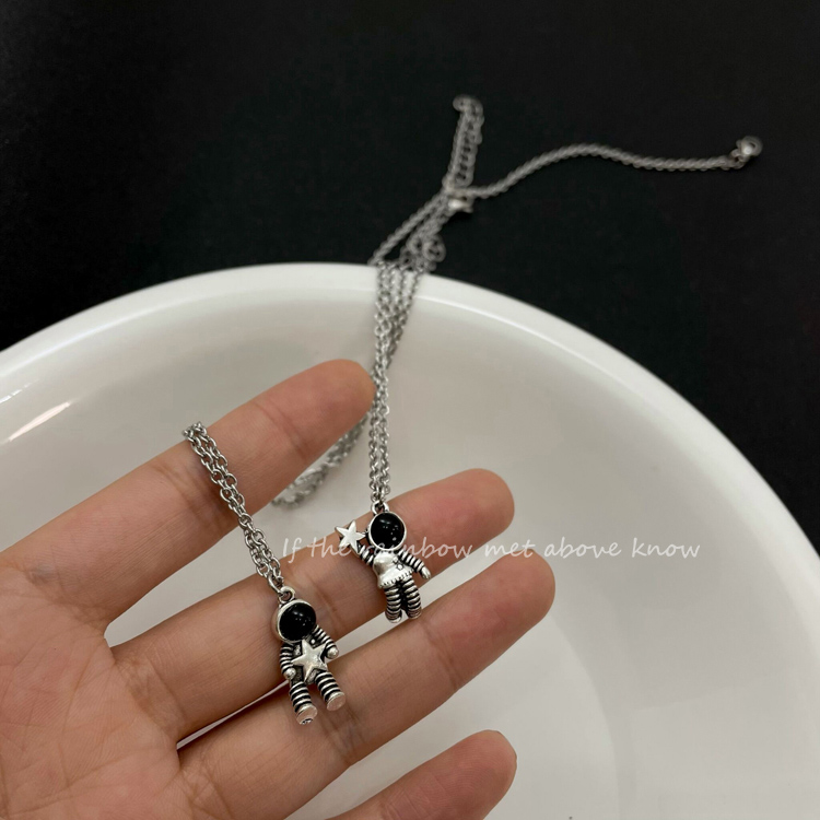 Vòng Cổ Mặt Hình Phi Hành Gia Phong Cách Retro Hàn Quốc