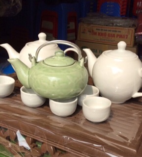 Chén sứ trắng