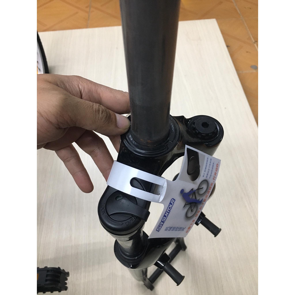 Thụt giảm xóc / càng giảm xóc Suntour 700C  XE ĐẠP Tuaring