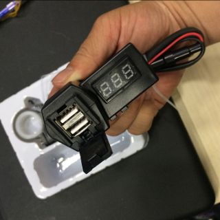 Đồng hồ LED đo Volt kèm sạc điện thoại