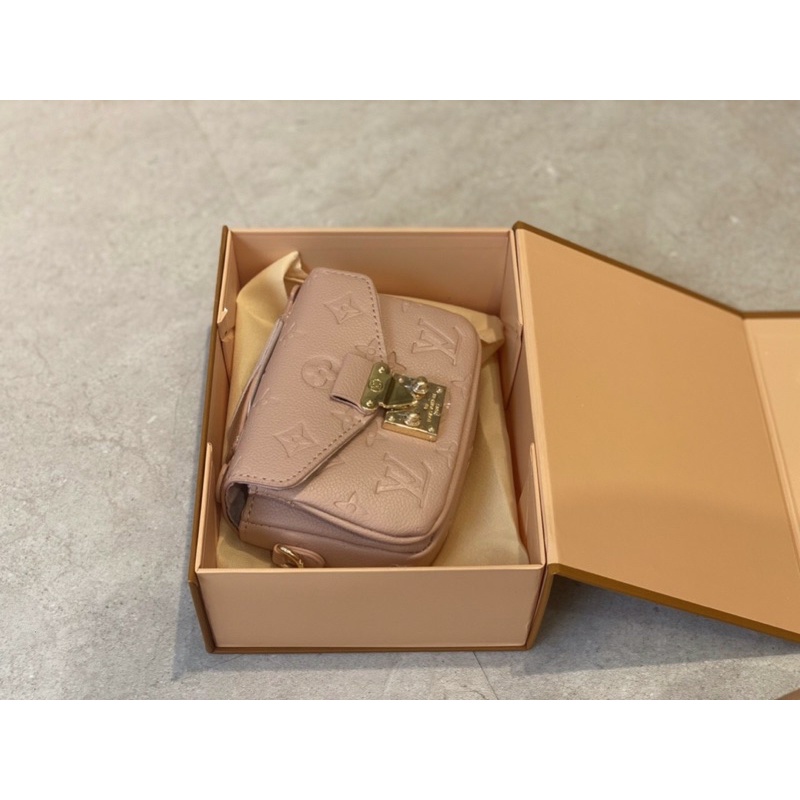 M81389 MICRO MÉTIS Chất da bò  3 màu aut : ghi sáng, hồng, đen Kích thước chuẩn size aut  Bản 2 quai: xích và da