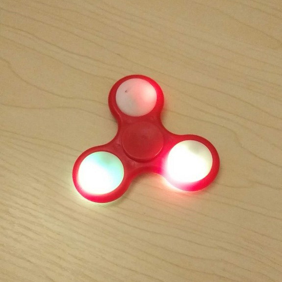 Con quay 3 cánh nhựa Spinner