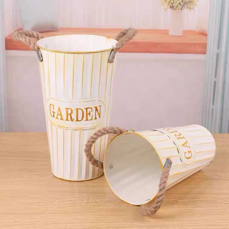 Chậu trồng cây, cắm hoa bằng sắt phong cách Vintage
